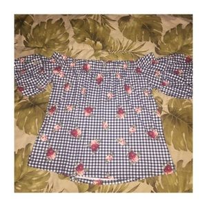 Off the shoulder shirt🌿